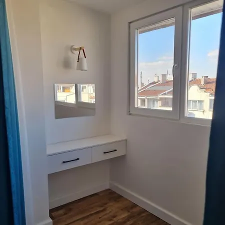 Spacious Two Bedroom Flat In The Heart Of Apartment *